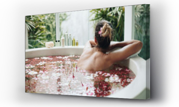 Wizualizacja Obrazu : #104285330 Kąpiel w spa z kwiatami