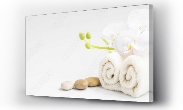 Orchidea SPA z miękkimi ręcznikami i kamieniami do masażu