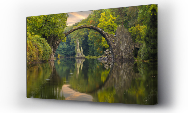 Wizualizacja Obrazu : #125439594 Jesień nad mostem Devils w parku Kromlau, Niemcy
