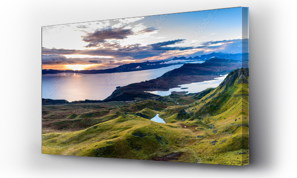 Wschód słońca w najpopularniejszym miejscu na Isle of Skye - The Old Man of Storr - piękna panorama niesamowitej scenerii z żywymi kolorami i malowniczą panoramą - symboliczna atrakcja turystyczna