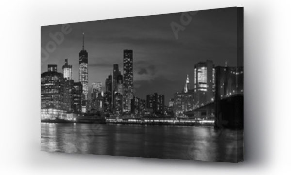 Nowy Jork z Mostem Brooklyńskim, ikona panoramy w nocy w czerni i bieli
