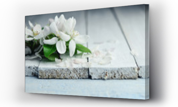 kwiaty jab?oni na starej jasnej desce