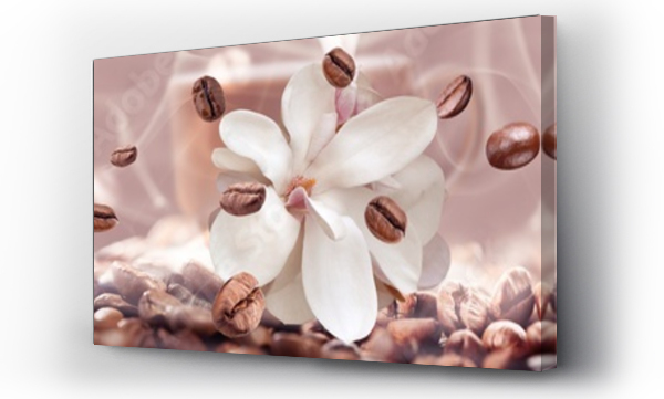 ziarna kawy na kwiatowym tle