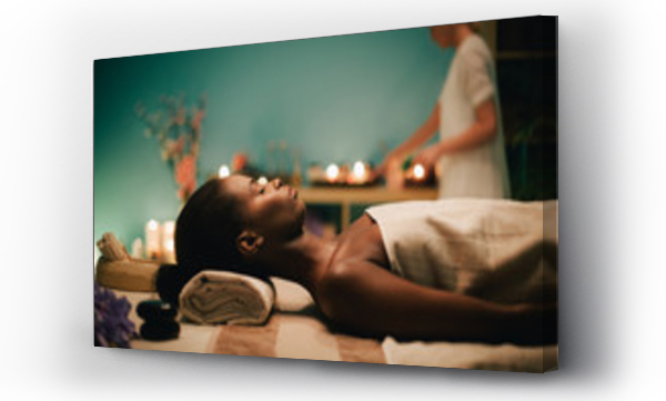 Wizualizacja Obrazu : #179209334 Kobieta relaksująca się na stole do masażu w spa
