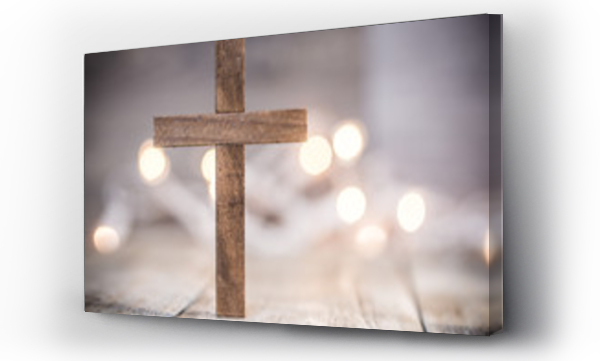 Chrześcijański krzyż na delikatnym tle Bokeh