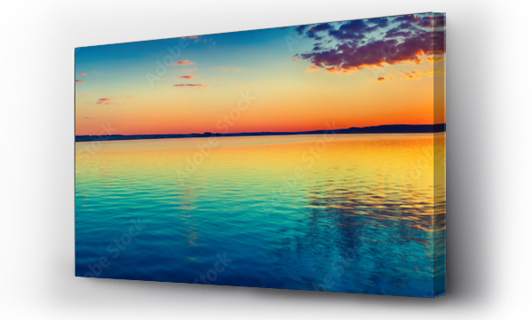 Wizualizacja Obrazu : #199880403 Zachód słońca nad jeziorem. Niesamowita panorama krajobrazu