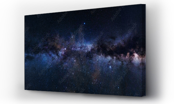 Panoramiczna astrofotografia widocznej galaktyki Drogi Mlecznej. Gwiazdy, mgławice i gwiezdny pył na nocnym niebie