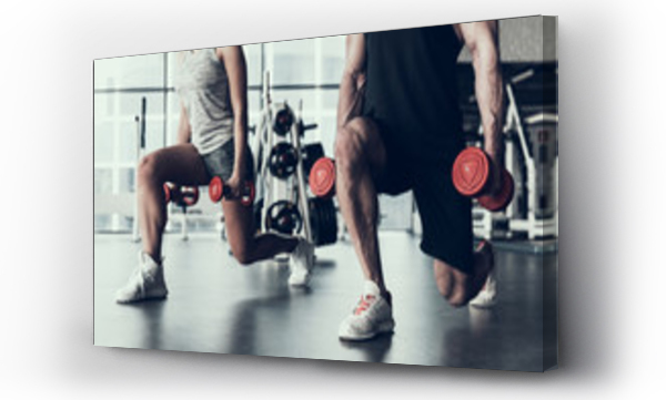 Zbliżenie. Kobieta i mężczyzna trenujący w klubie fitness.
