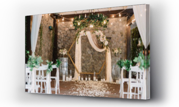 Wizualizacja Obrazu : #215059244 Wspaniała dekoracja ceremonii ślubnej z oryginalnymi detalami i świecami.