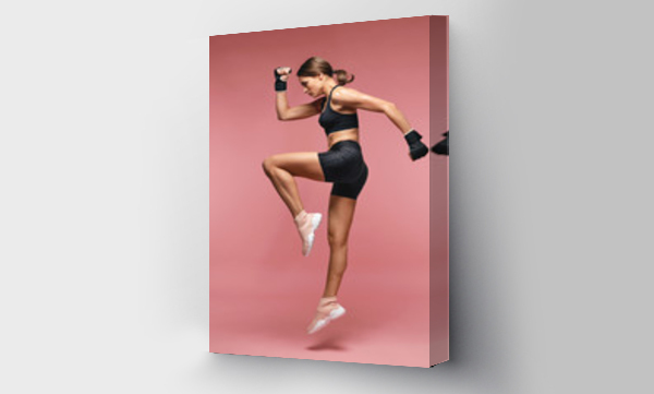 Wizualizacja Obrazu : #222315979 Skok. Sport Kobieta w stroju sportowym skoki na różowym tle