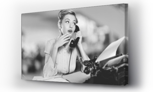 Wizualizacja Obrazu : #232022936 Atrakcyjna młoda kobieta rozmawiająca przez telefon w stylu vintage