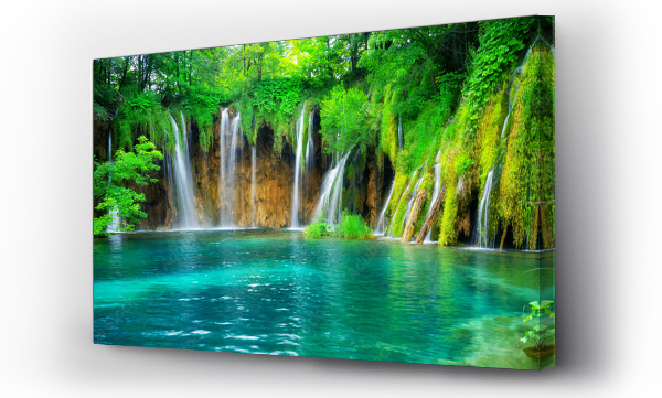 Wizualizacja Obrazu : #245461353 Egzotyczny krajobraz wodospadów i jezior Parku Narodowego Jezior Plitwickich, wpisanego na listę światowego dziedzictwa przyrodniczego UNESCO i słynnego celu podróży w Chorwacji. Jeziora znajdują się w środkowej Chorwacji (Chorwacja właściwa).
