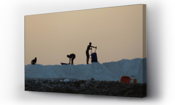 Wizualizacja Obrazu : #247993241 ludzie ci??ko pracuj?cy przy wydobyciu soli w kotlinie danakilskiej w afryce