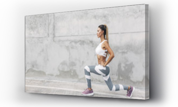 Wizualizacja Obrazu : #250566218 Fitness sport kobieta w modnej odzieży sportowej robi trening na szarej ścianie