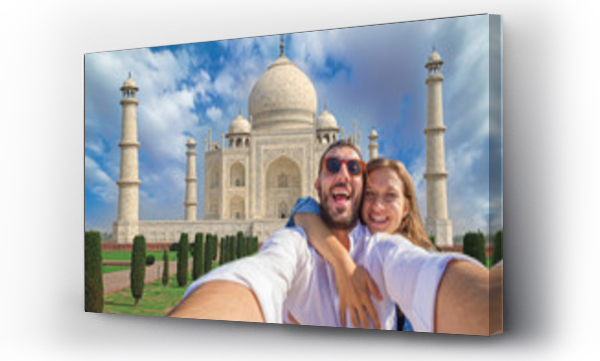 Wizualizacja Obrazu : #254287419 Tourism in India. Handsome couple in love in holiday using mobile phone to take selfie picture at Taj Mahal, Agra, Uttar Pradesh, India