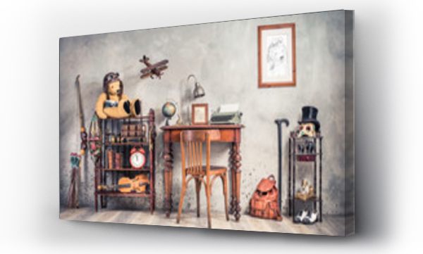 Wizualizacja Obrazu : #264300235 Vintage stara maszyna do pisania, lampa, rama, palec wskazujący na antycznym stole, krzesło, miś z aparatem fotograficznym, zegar retro, książki, skrzypce, klucze na półce, samolot, maska, kapelusz z cylindrem, buty, laska, plecak, kokarda