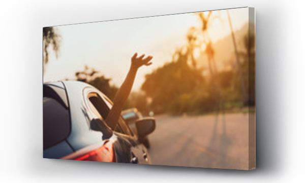 Wizualizacja Obrazu : #270156096 Hatchback Car podróży jazdy drogowego trip kobiety letnie wakacje w niebieski samochód przy zachodzie słońca, Dziewczyny szczęśliwy podróży cieszyć wakacje i relaks z przyjaciółmi razem uzyskać atmosferę i iść do miejsca przeznaczenia