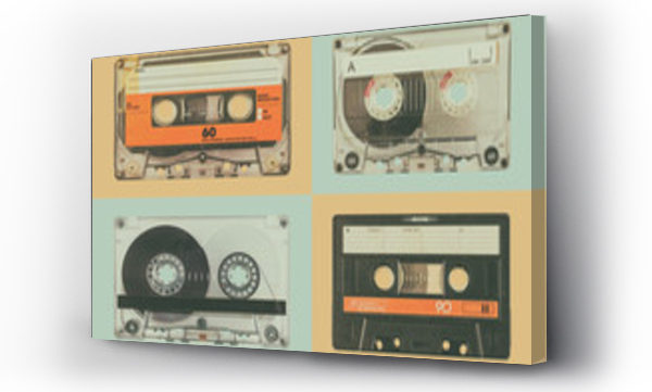 Cztery stare kasety kompaktowe audio