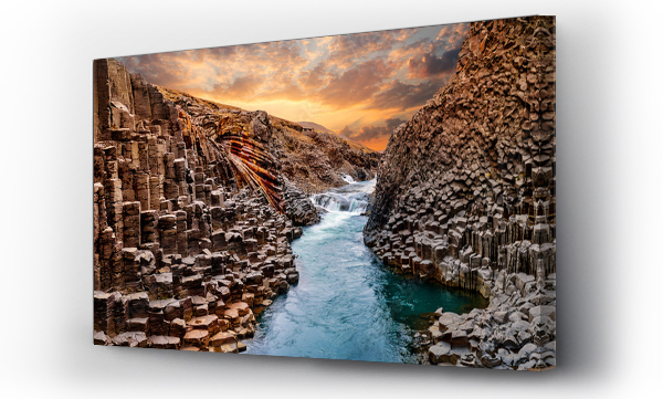 Wizualizacja Obrazu : #278264399 Zapierający dech w piersiach widok na kanion bazaltowy Studlagil, Islandia, Europa.