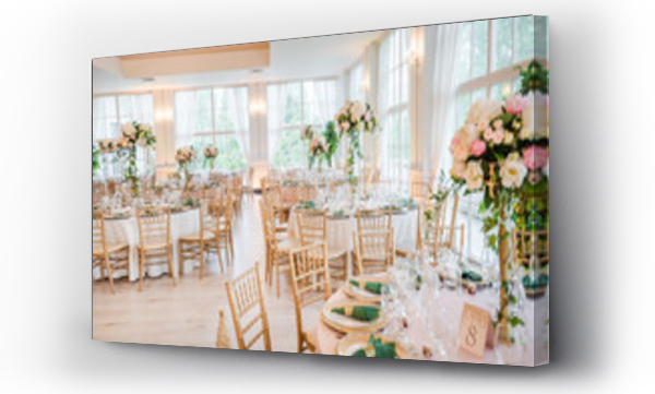 Wizualizacja Obrazu : #279088337 Luksusowa dekoracja stołu weselnego. Specjalne ustawienie stołu na imprezę. Świeże dekoracje kwiatowe.
