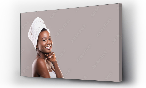 Wizualizacja Obrazu : #279849941 Pozytywnie nastawiona afroamerykanka korzystająca z zabiegów spa