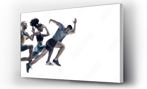 Kreatywny kolaż zdjęć 4 modelek biegających i skaczących. Reklama, sport, zdrowy styl życia, ruch, aktywność, ruch koncepcja. Mężczyźni i kobiety sportowcy różnych grup etnicznych. Białe tło.