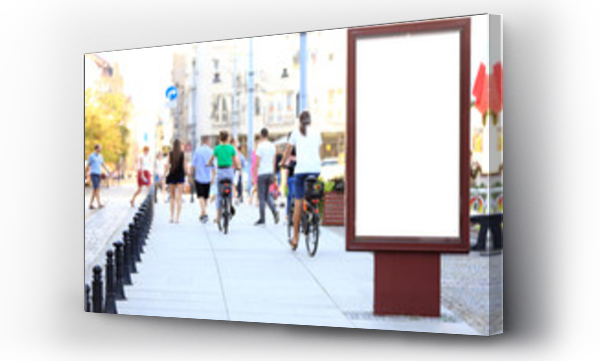 Wizualizacja Obrazu : #286246262 Bilbord reklamowy w centrum miasta Wroc?aw, w tle rowerzy?ci na rowerach.