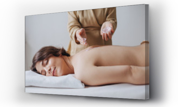 Wizualizacja Obrazu : #287953075 A masseuse putting natural moisturising cosmetic cream on womans back at spa salon.