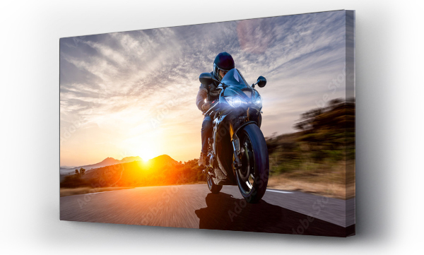 Wizualizacja Obrazu : #289359758 motocykl na drodze przybrzeżnej jazdy. zabawy jazdy pustej autostrady na motocykl podróży wycieczki