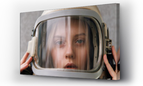 Wizualizacja Obrazu : #290357506 Sensual girl wearing retro space helmet