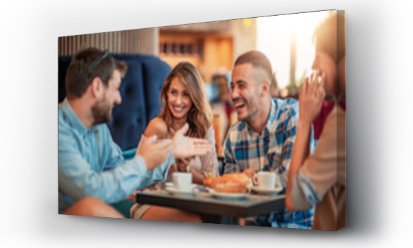 Kawa, para w kawiarni