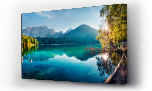 Wizualizacja Obrazu : #294827158 Kolorowy letni widok na jezioro Fusine. Jasna scena rano Alp Julijskich z Mangart szczyt na tle, prowincja Udine, Włochy, Europa. Podróżowanie koncepcji tła.