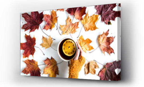 Wizualizacja Obrazu : #302073868 Kolorowe li?cie na bia?ym tle. Jesienna kompozycycja z kubkiem herbaty.