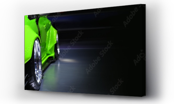 Przednie reflektory zielonego samochodu modyfikacji na czarnym tle, miejsce na kopię