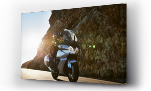 Wizualizacja Obrazu : #315206349 Couple riding motorcycle on sunny road along craggy cliff