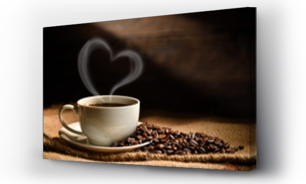 Filiżanka kawy z dymem w kształcie serca i ziarna kawy na worku burlap na starym drewnianym tle