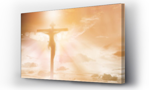 sylwetka Jezus Chrystus ukrzyżowanie na krzyżu nad pomarańczowy zachód słońca światło tło, modlitwa i chwała religia pojęcie