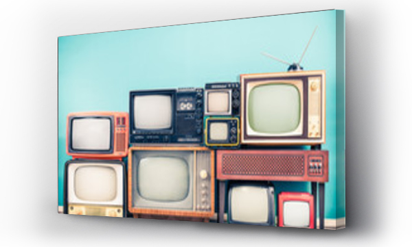 Retro klasyczne odbiorniki telewizyjne zestaw z circa 60s, 70s i 80s, stary drewniany telewizor stojak z przodu wzmacniacza miętowy niebieski ściany tło. Nadawanie, wiadomości koncepcji. Vintage styl filtrowane zdjęcie