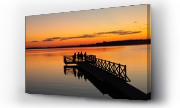Wizualizacja Obrazu : #35002517 People on the pier at sunset