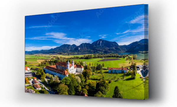 Niemcy, Bawaria, Schlehdorf, panorama z lotu ptaka na wieś w lecie