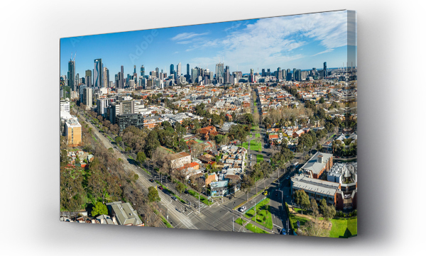 Panorama z lotu ptaka północnego Melbourne z Melbourne CBD w oddali
