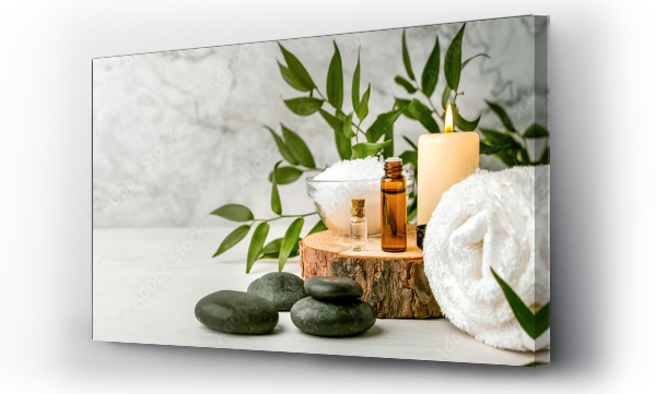 przedmioty do zabiegów kosmetycznych w spa na białym drewnianym stole. kamienie do masażu, olejki eteryczne i sól morska. copy space
