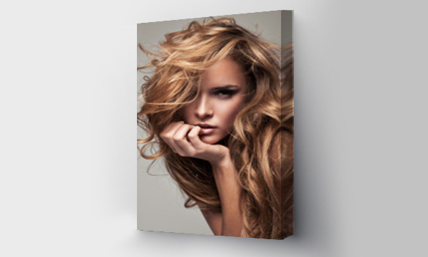 Wizualizacja Obrazu : #39414191 Portret delikatnej blondynki w stylu Vogue