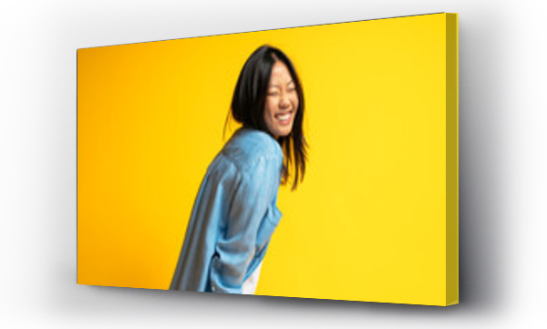 Wizualizacja Obrazu : #399408729 Portrait of Young Asian Woman Laughing