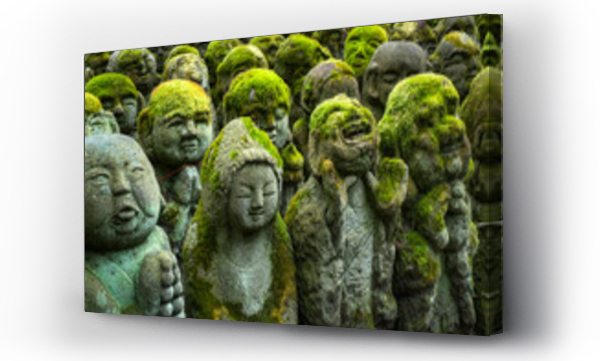 Buddyjskie kamienne posągi w świątyni Otagi Nenbutsu ji w Kioto, Japonia