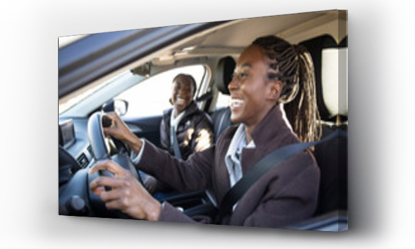Wizualizacja Obrazu : #427493200 Szczęśliwe siostry jadące i jadące w samochodzie