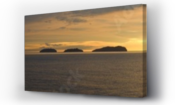 Wizualizacja Obrazu : #4345611 Ultraszeroki widok panoramiczny na złoty zachód słońca nad oceanem