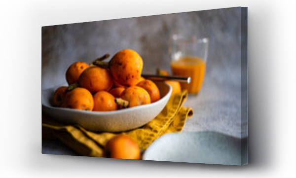 Wizualizacja Obrazu : #438240189 Miska z owocami loquat i sokiem owocowym