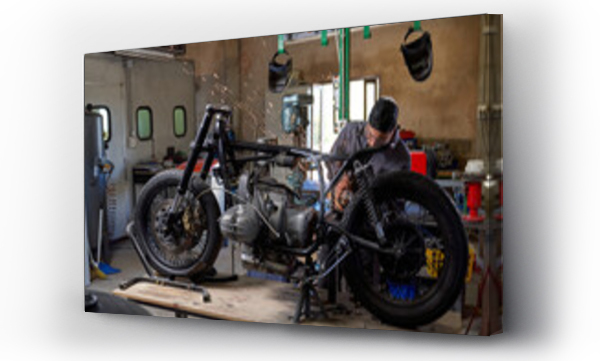 Wizualizacja Obrazu : #443109051 Male worker grinding parts of motorcycle