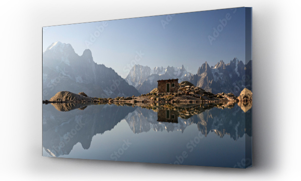 Mont Blanc i Alpy odbijające się w jeziorze Blanc